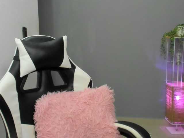 LaraCat1 live cam on BongaCams