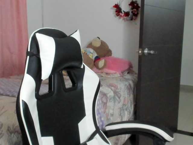 LaraCat1