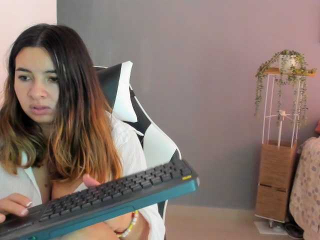 LaraCat1