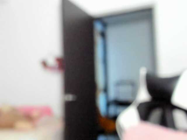 LaraCat1 live cam preview