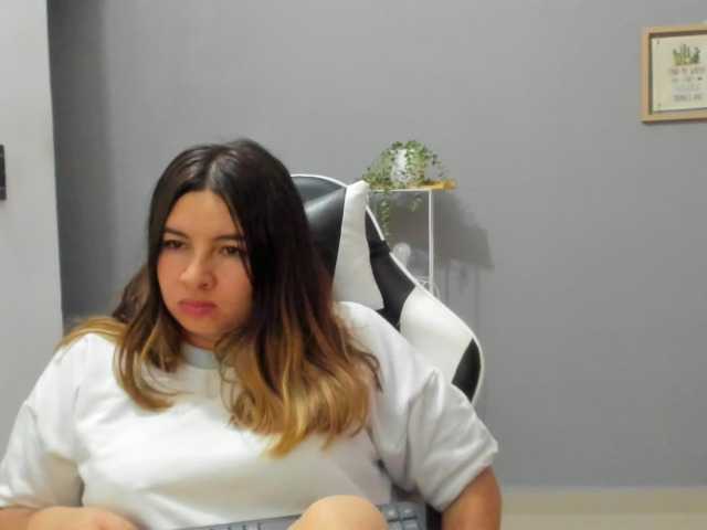 LaraCat1 live cam on BongaCams