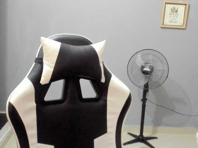 LaraCat1