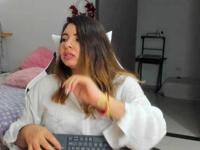 LaraCat1 live webcam show