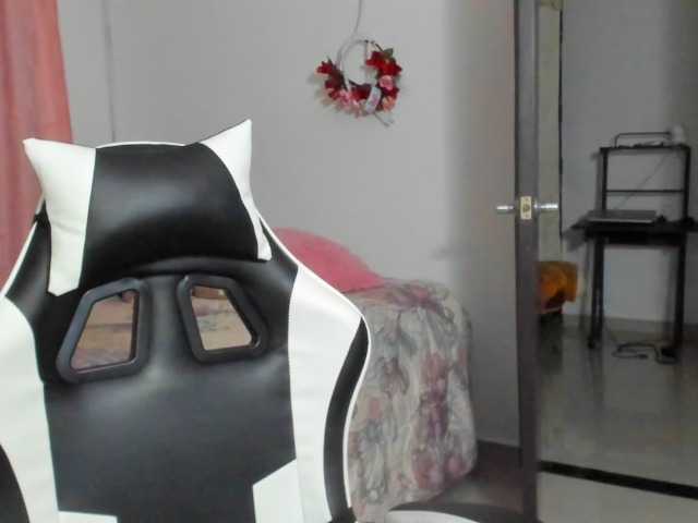 LaraCat1 live cam on BongaCams