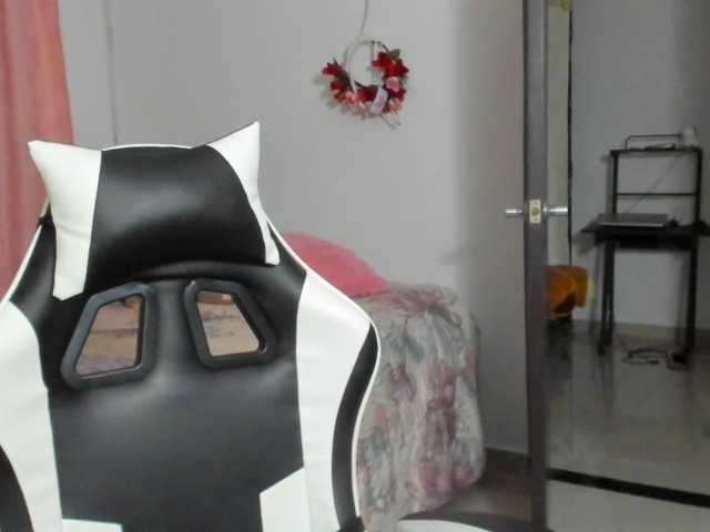 LaraCat1 live cam on BongaCams