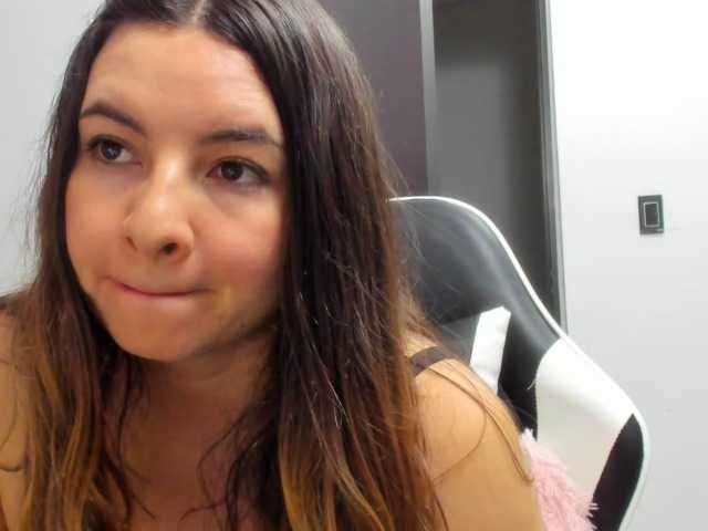 LaraCat1 live cam on BongaCams