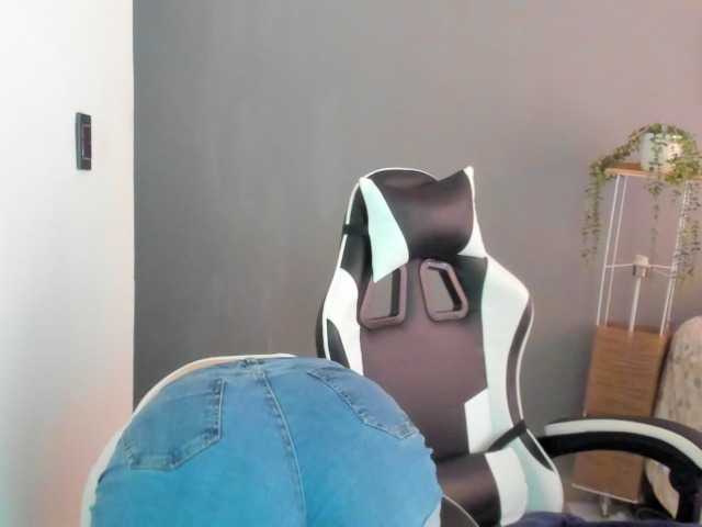 LaraCat1