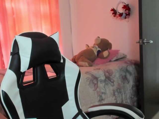 LaraCat1