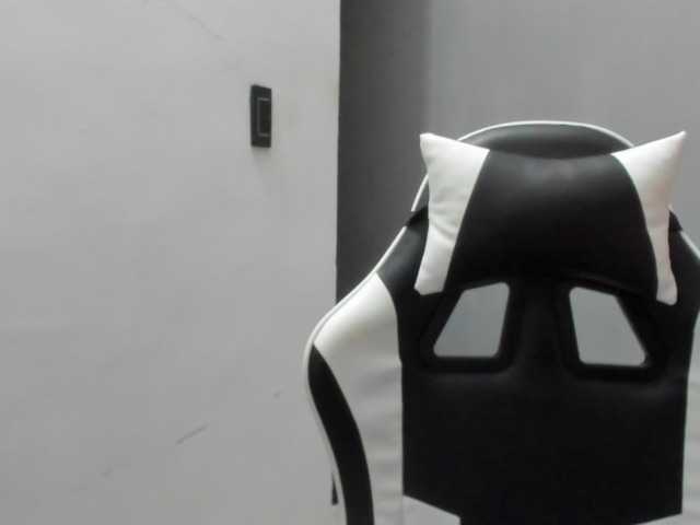 LaraCat1 live cam on BongaCams