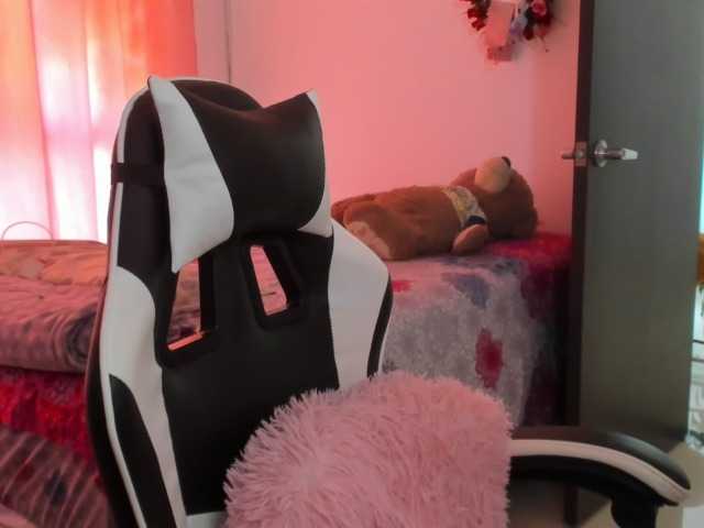 LaraCat1 live cam on BongaCams