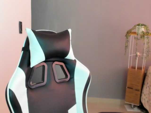 LaraCat1