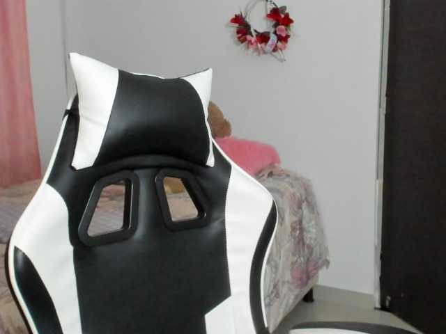 LaraCat1