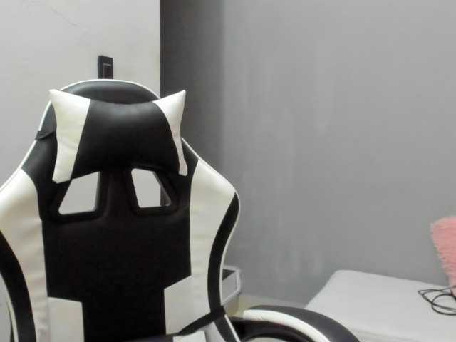 LaraCat1 live cam on BongaCams