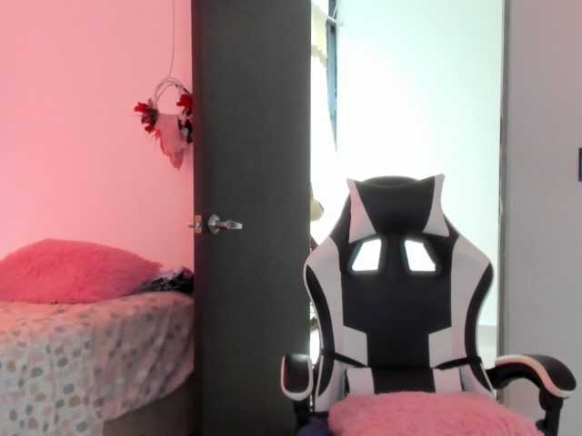 LaraCat1 live cam on BongaCams
