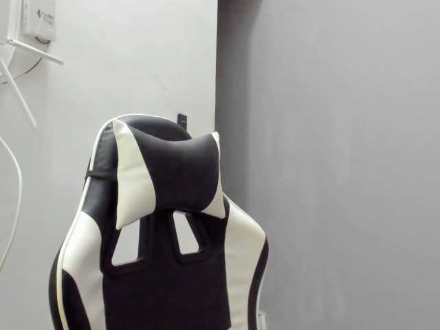 LaraCat1