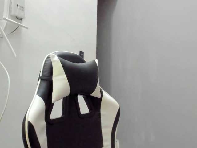 LaraCat1