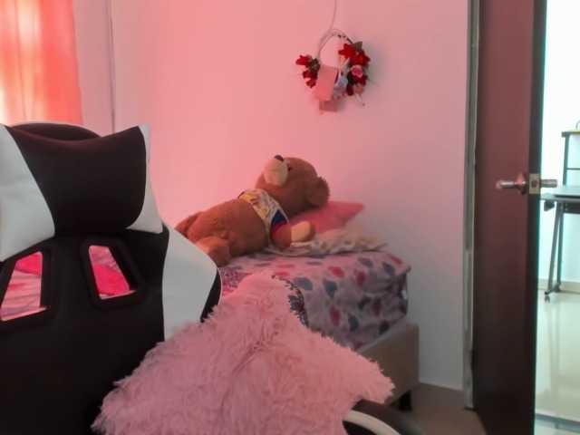 LaraCat1 live cam on BongaCams