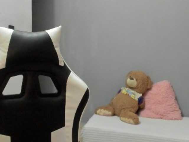 LaraCat1 live cam on BongaCams