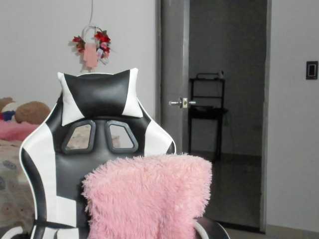 LaraCat1