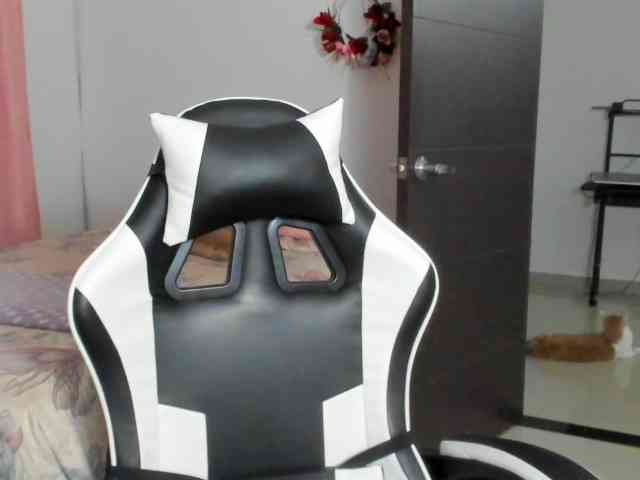 LaraCat1 webcam
