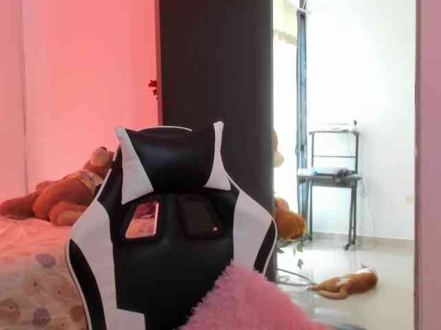 LaraCat1