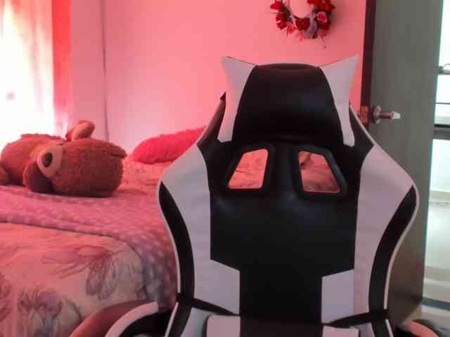 LaraCat1