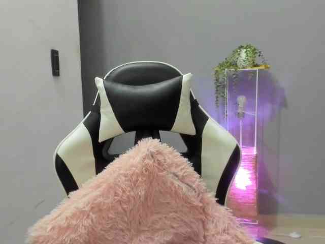 LaraCat1 webcam