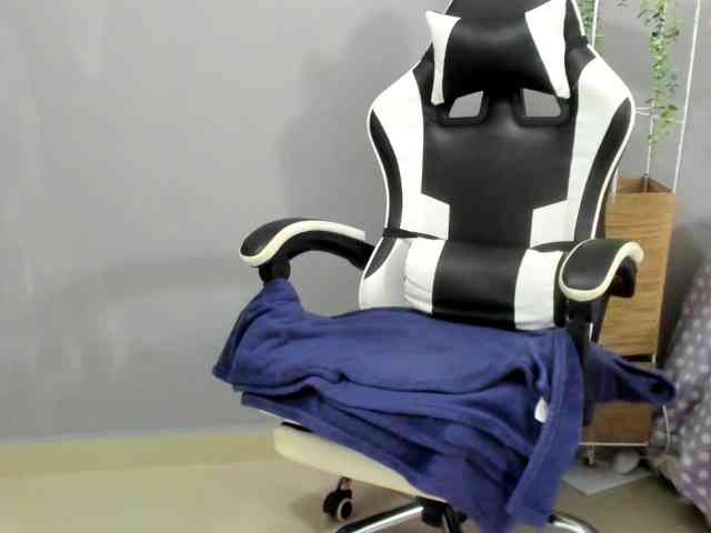 LaraCat1 webcam