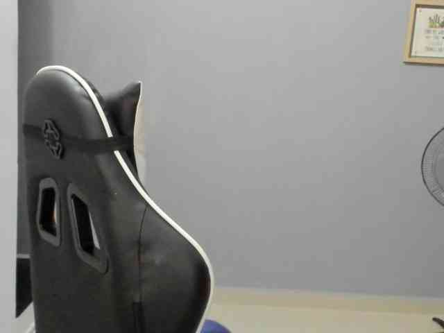 LaraCat1