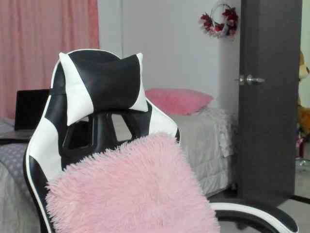 LaraCat1 webcam