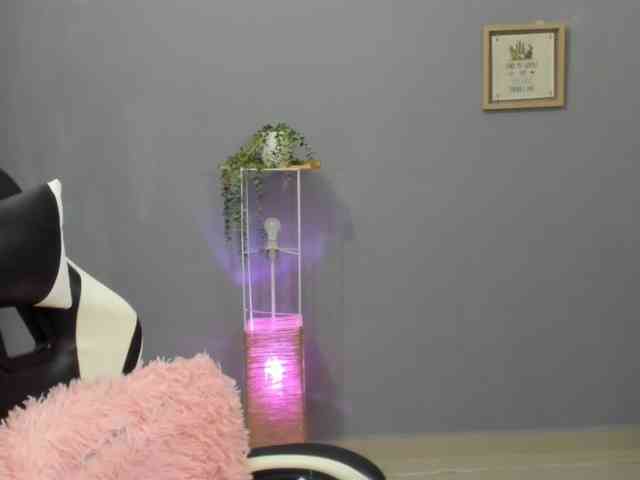 LaraCat1