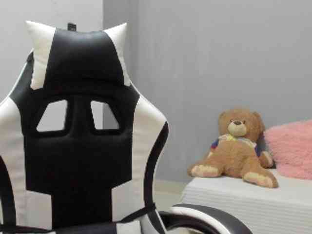 LaraCat1 webcam