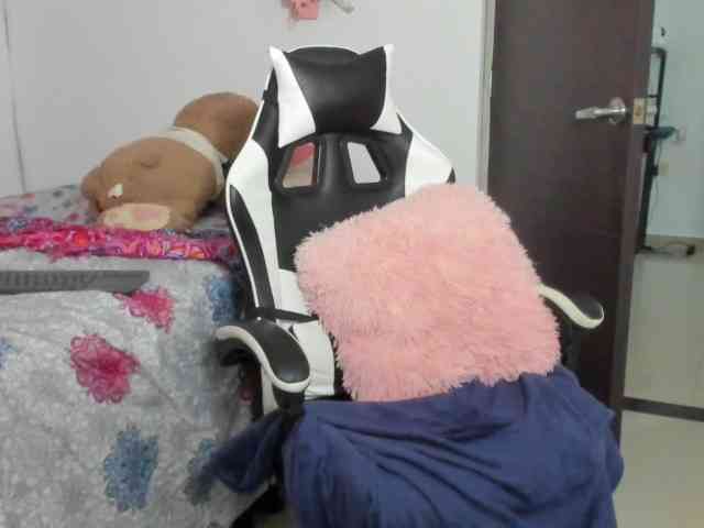 LaraCat1 LaraCat1