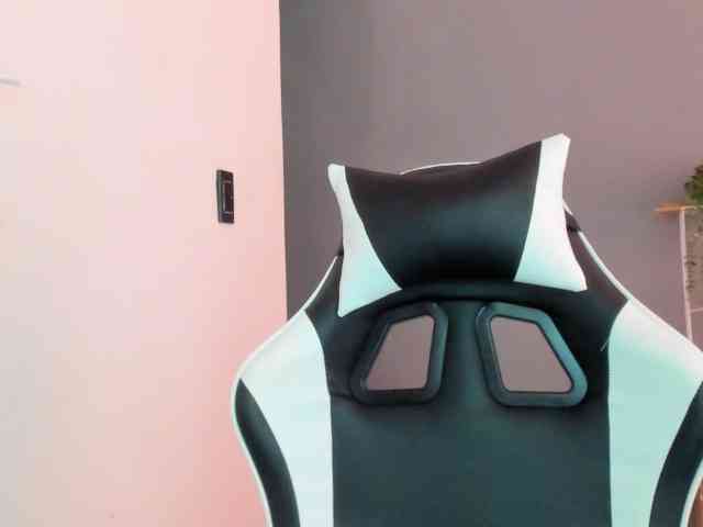 LaraCat1