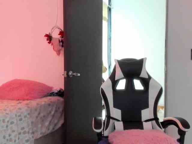 LaraCat1