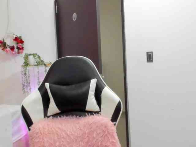 LaraCat1