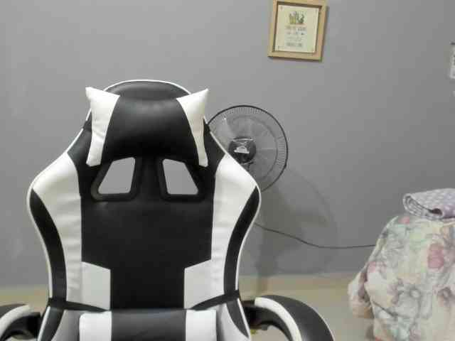 LaraCat1 webcam