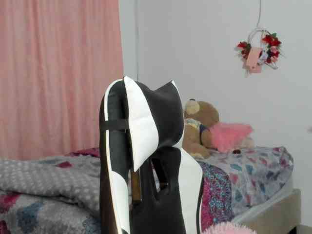 LaraCat1
