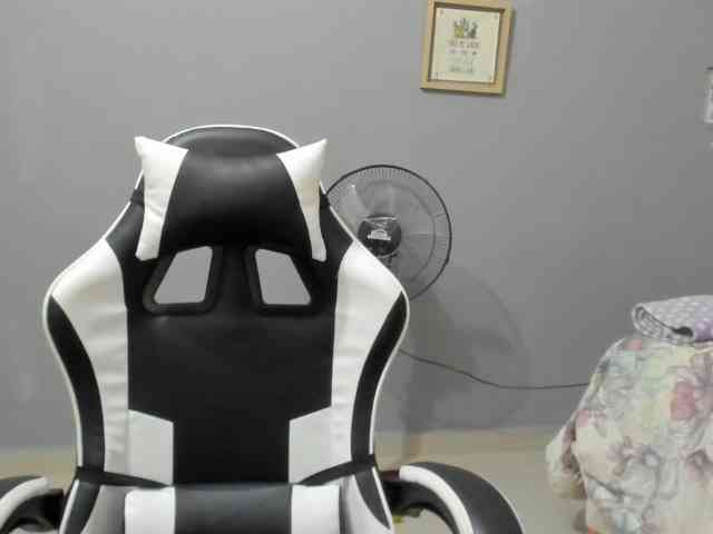 LaraCat1 webcam