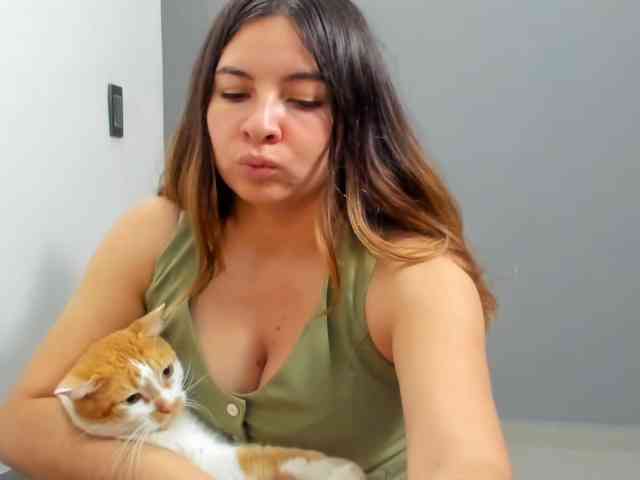 LaraCat1