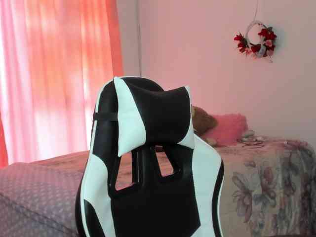 LaraCat1 webcam