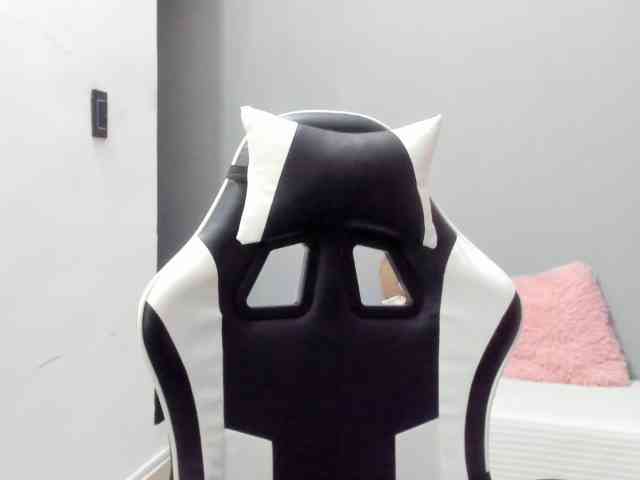 LaraCat1 webcam