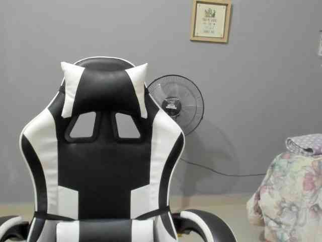 LaraCat1 webcam