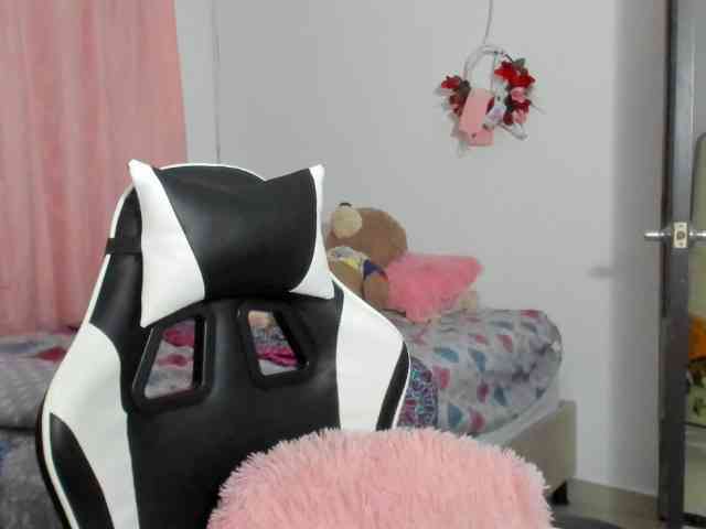 LaraCat1