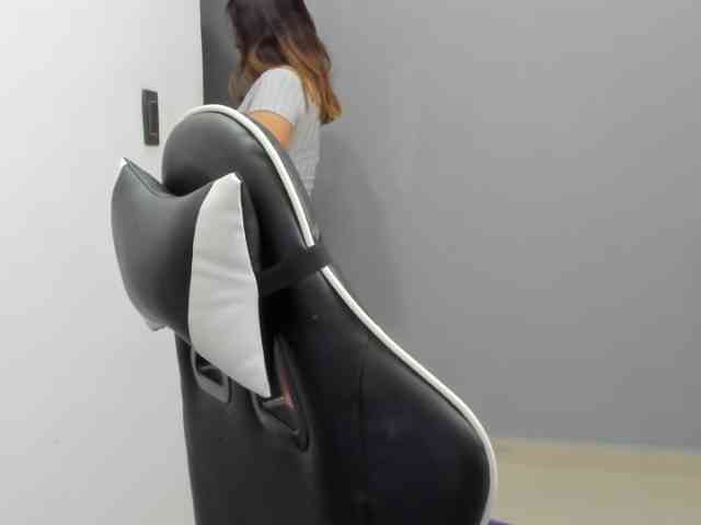 LaraCat1