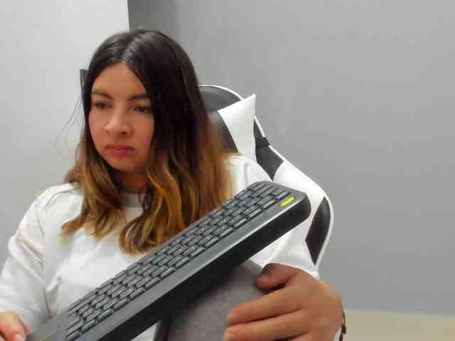 LaraCat1 webcam