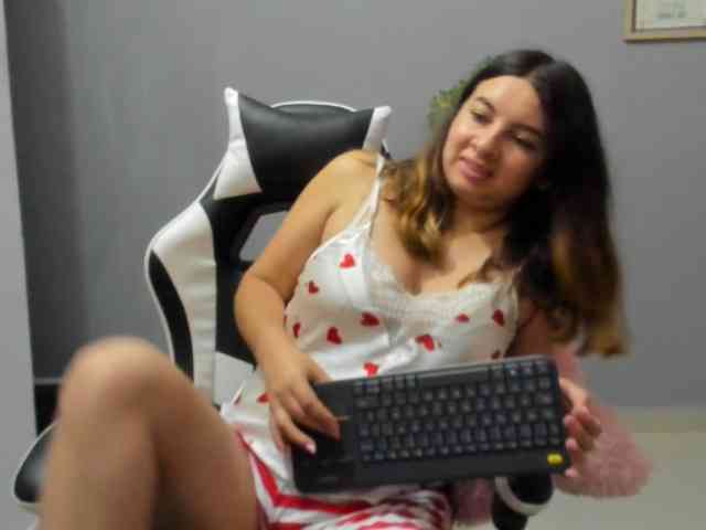 LaraCat1