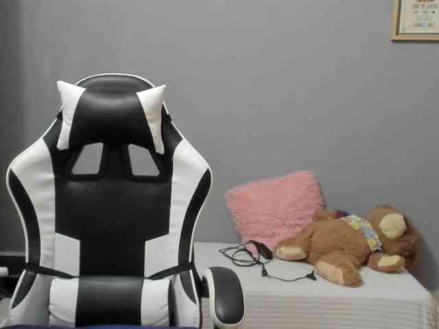 LaraCat1 webcam