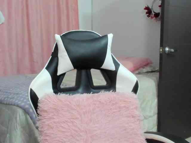 LaraCat1