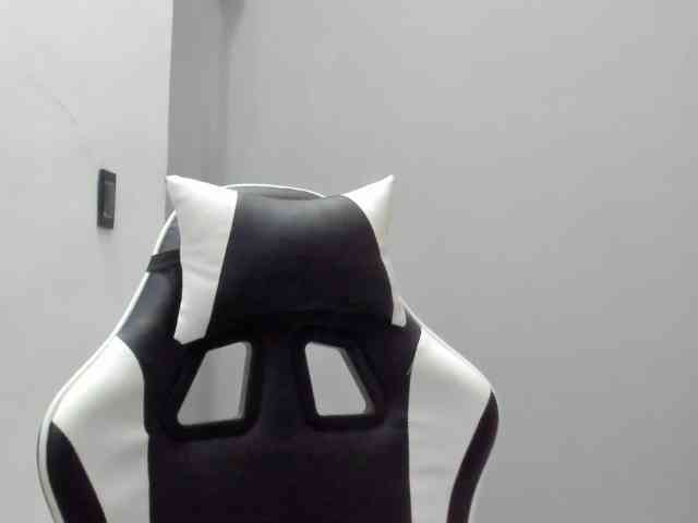 LaraCat1 webcam